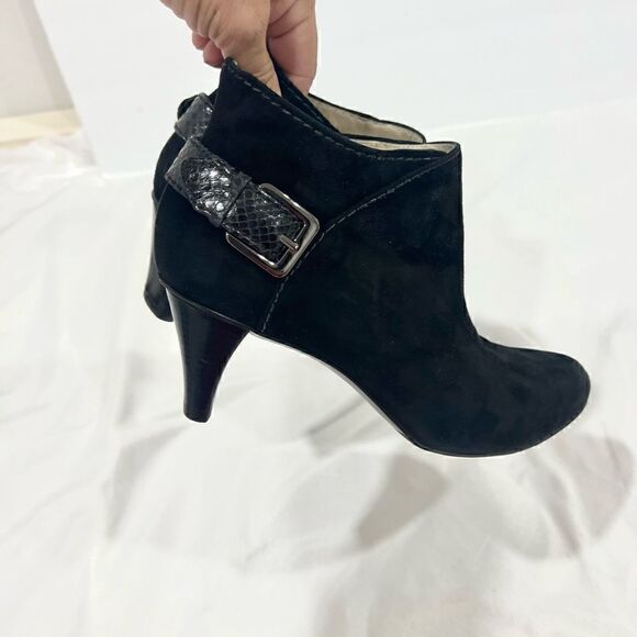 Cole Haan zipper up suede side buckle heel booties size 8B - Picture 10 of 11